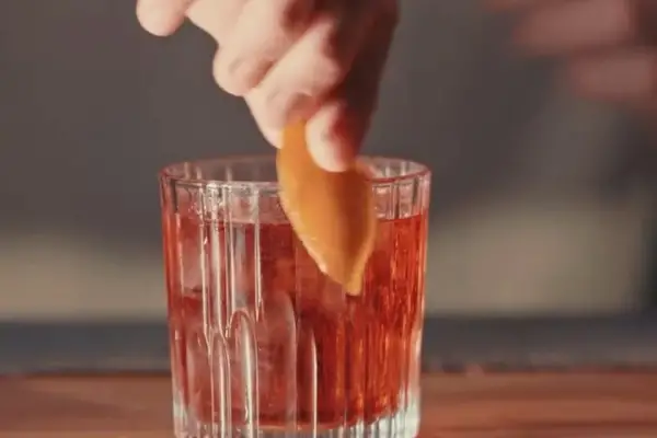 A Negroni in the making. Watch closely. Sip slowly.
___________________________
#drinks #cocktails #drinkwithaview
#ZakynthosCoffeeSpot #BarraluMoments
#drinksbythesea  #CoffeeWithAView
#SipRelaxEnjoy #BarraluZakynthos #Barralu